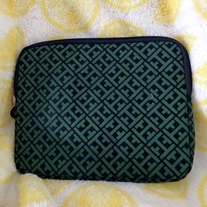 Tommy Hilfiger I-Pad case.